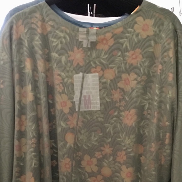 LuLaRoe Lindsay paired with an Irma! - Picture 6 of 7